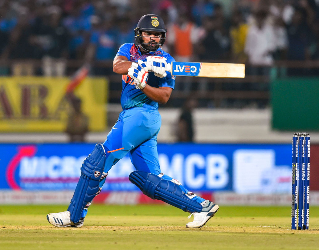 দিল্লিতে রোহিত শর্মার ব্যাটকে থামিয়ে দিতে পেরেছিলেন বাংলাদেশিরা। তবে রাজকোটে সে সুযোগ তৈরি করে উঠতে পারেননি তাদের কোনও বোলার। মুস্তাফিজুরের ব্যর্থতার ফলে এমনিতেই চাপে পড়ে যায় বাংলাদেশ। সেই সঙ্গে রোহিত শর্মাকে সহজেই না ফেরাতে পারাটাও একটা ফ্যাক্টর হয়ে ওঠে।