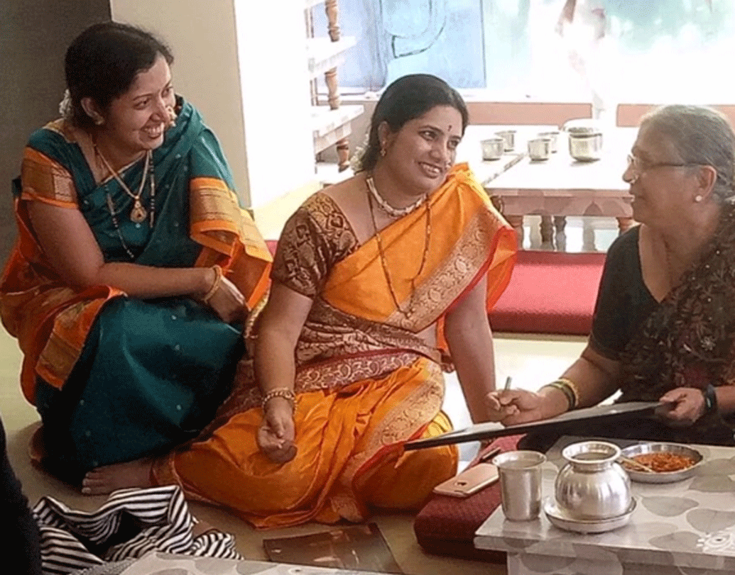 যাঁর কথা হচ্ছে তিনি বেঙ্গালুরুর বাসিন্দা ৪০ বছরের জয়ন্তী কাঠালে। একান্নবর্তী পরিবারে জন্ম জয়ন্তীর ছোট থেকেই রান্নার প্রতি ঝোঁক ছিল। জয়েন্ট ফ্যামিলি হওয়ায় তাঁদের পরিবারে একসঙ্গে অনেকটা রান্না করতে হত। তাই পরিবারের ছোট-বড় সকলেই রান্নার কাজে হাত লাগাতেন।