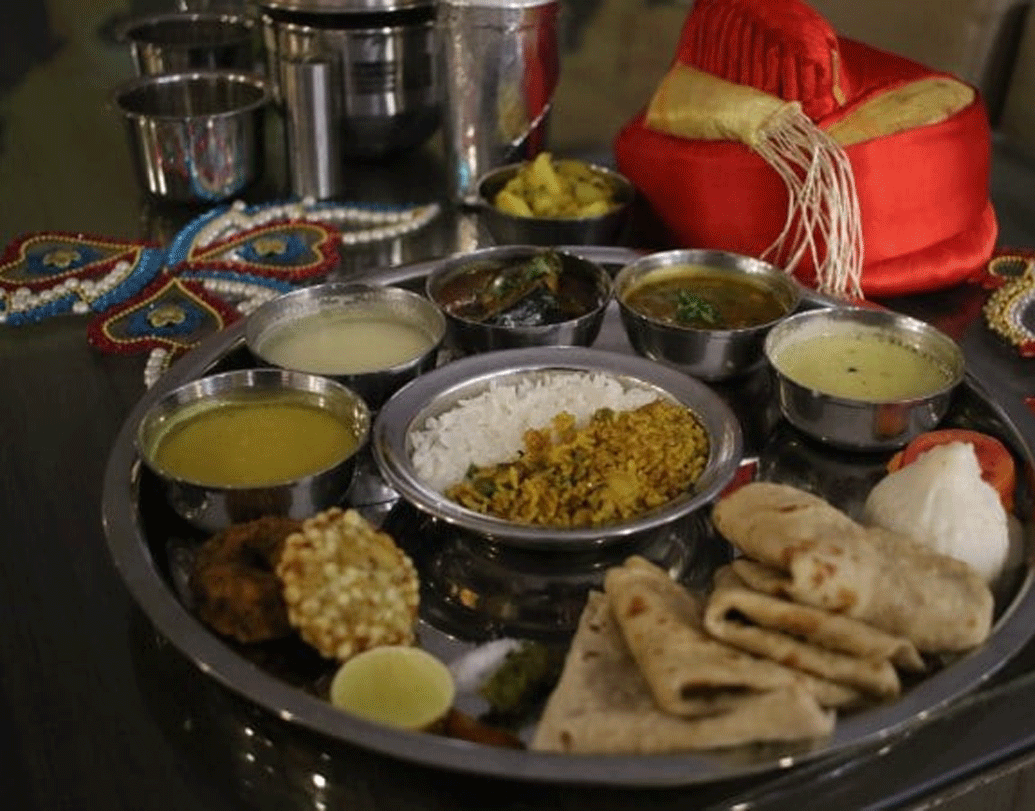 তাঁর অন্যান্য ভারতীয় সহকর্মীরাও একই সমস্যার কথা শেয়ার করেছিলেন। সেই প্রথম হোম ডেলিভারির কথা মাথায় আসে জয়ন্তীর। অরকুটে নিজের একটা প্রোফাইল বানিয়ে তাতে নির্দিষ্ট মেনু লিখে খাবারের হোম ডেলিভারির জন্য অর্ডারের বিজ্ঞাপন দেন।