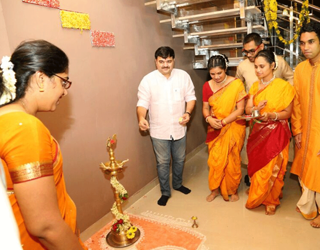 দু’বছর পর বেঙ্গালুরুতে ইনফোসিসের প্রজেক্ট ম্যানেজার হিসাবে যোগ দেন তিনি। প্রজেক্ট ম্যানেজার হওয়ার পাশাপাশি নিজের হোম ডেলিভারিও চালিয়ে যাচ্ছিলেন জয়ন্তী।