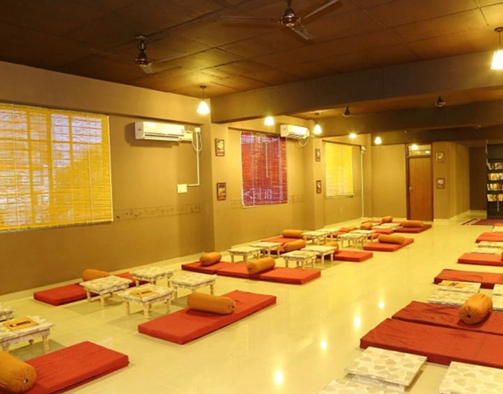 রেস্তরাঁর খাবারের বিশেষত্ব কী? একেবারে মহারাষ্ট্রিয়ান স্টাইলে খাবার তৈরি হয় এখানে। মহারাষ্ট্রের বিভিন্ন জায়গায় ঘুরে ঘুরে খাবারের উপর তিন বছর ধরে গবেষণা চালিয়েছেন জয়ন্তী।