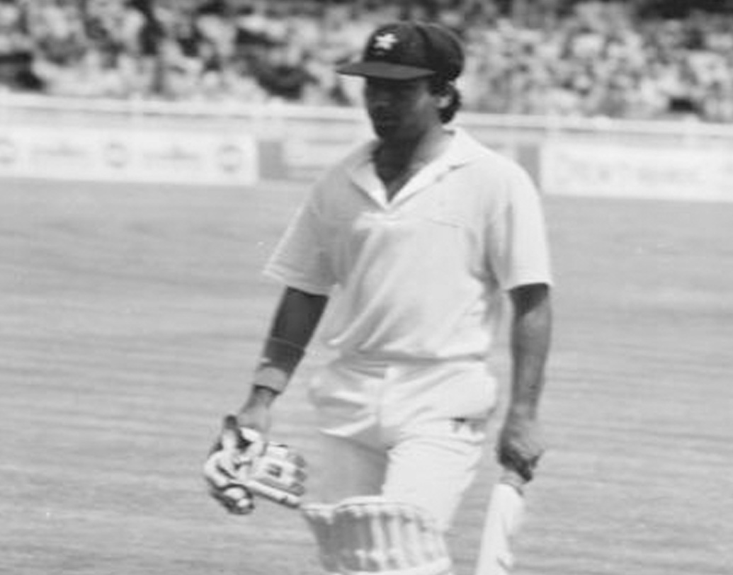 ওয়ান ডে ক্রিকেটে অভিষেক ১৯৮৯-র জানুয়ারি, ওয়েস্ট ইন্ডিজের বিরুদ্ধে। প্রায় দু’বছর পরে ১৯৯০-এর নভেম্বরে টেস্ট অভিষেক।