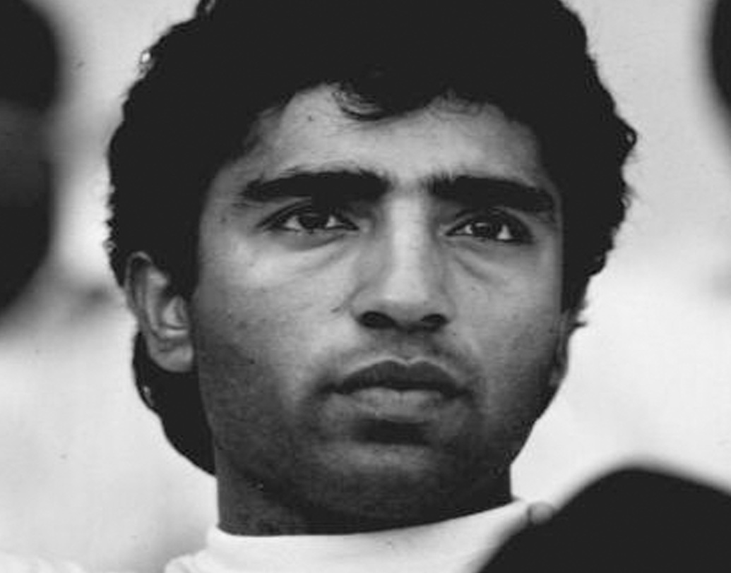 ২০০১ সালে মুলতানে বাংলাদেশের বিরুদ্ধে পাকিস্তানের ঐতিহাসিক টেস্ট জয়। এই টেস্টের শেষ দিনে এক পারিবারিক বিপর্যয়ে তছনছ হয়ে যায় সইদ আনোয়ারের জীবন। দীর্ঘ অসুখের পরে মারা যায় তাঁর তিন বছরের শিশুকন্যা, বিসমাহ। এরপর থেকে সইদ আনোয়ারের কাছে জীবনের অর্থই পাল্টে যায়।