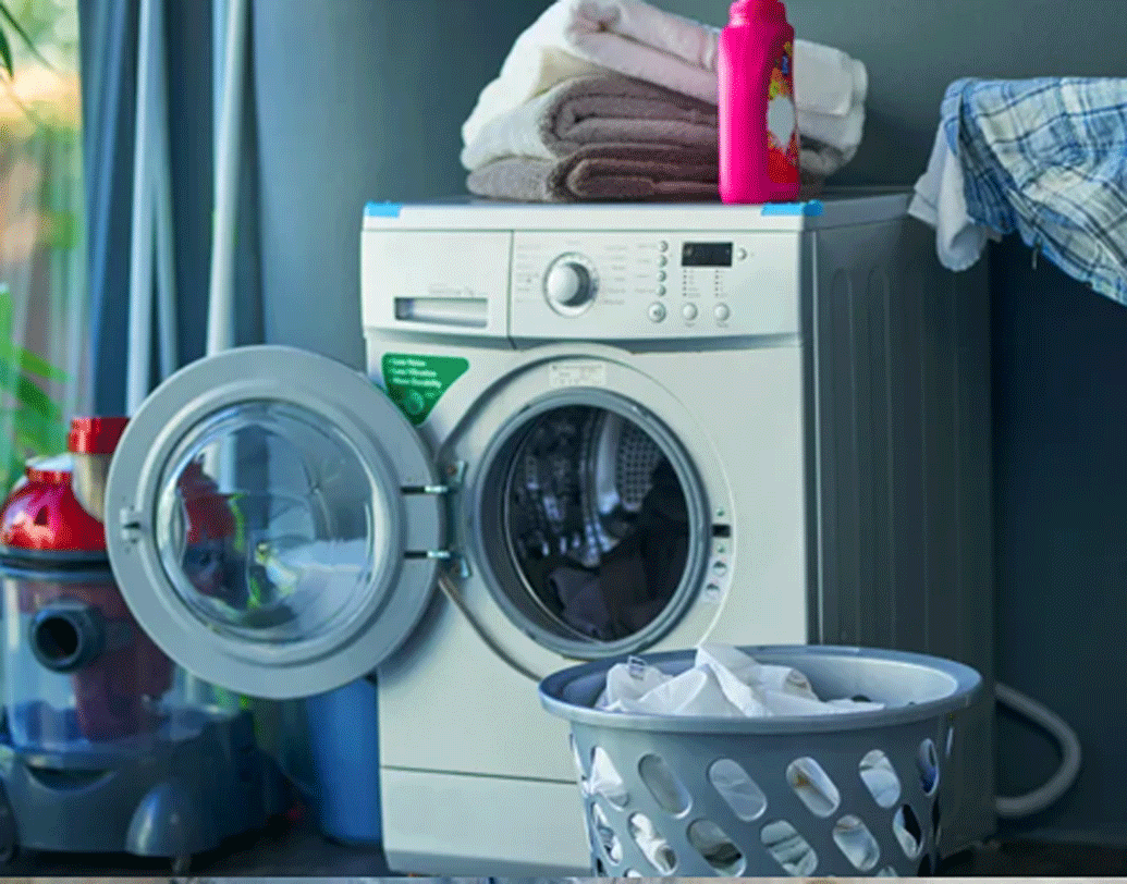 ডিটারজেন্ট পাউডার না দিয়ে ওয়াশিং মেশিনের মধ্যে ভিনিগার দিন। এ বার স্বাভাবিক নিয়মেই মেশিন অন করে কাপড় পরিষ্কার করুন। ডিটারজেন্টের মতোই পরিষ্কার হবে কাপড়।