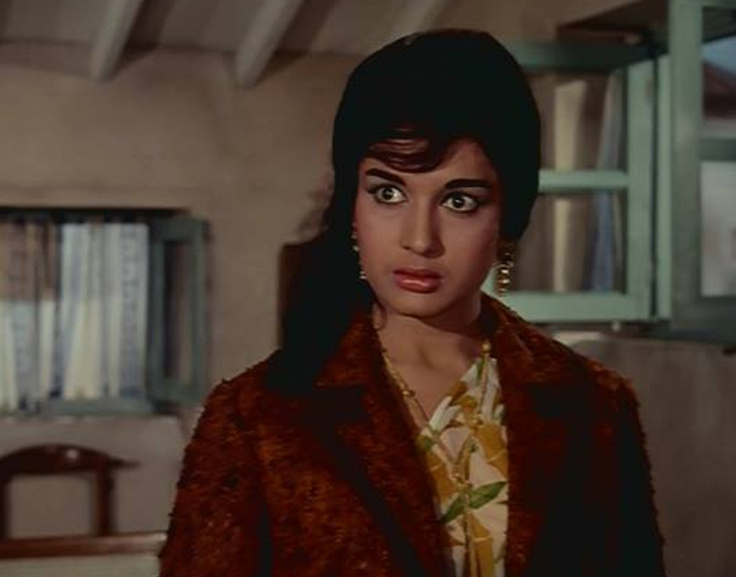 শাম্মি কপূরের বিপরীতে এ ছবির নায়িকা হওয়ার কথা ছিল সাধনার। এই ছবির সুবাদে তারকা হতে আশা পারেখের সময় লাগেনি।