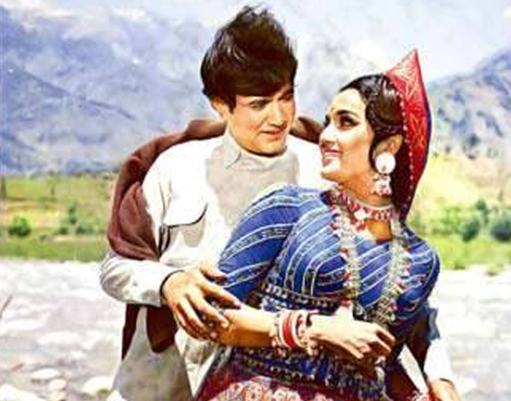 পরিচালক শক্তি সামন্তর ‘পাগলা কহিঁ কা’, ‘কাটি পতঙ্গ’ ছবিতে আশার অভিনয় তাঁর কেরিয়ারের অন্যতম সেরা বলে মনে করা হয়। হিন্দি ছাড়াও আশা অভিনয় করেছেন কন্নড়, পঞ্জাবি এবং মাতৃভাষা গুজরাতি ছবিতে।