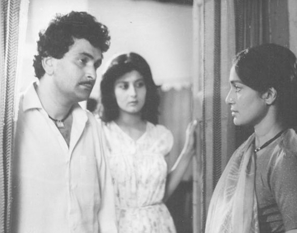 ধীরে ধীরে আশার কাছে নায়িকার ভূমিকায় অভিনয়ের সুযোগ আসা কমতে থাকে। তিনি কিছু ছবিতে পার্শ্বচরিত্রে অভিনয় করেছেন। তবে এরপর অভিনয় ছেড়ে চলে আসেন দূরদর্শনের সিরিয়াল পরিচালনায়।