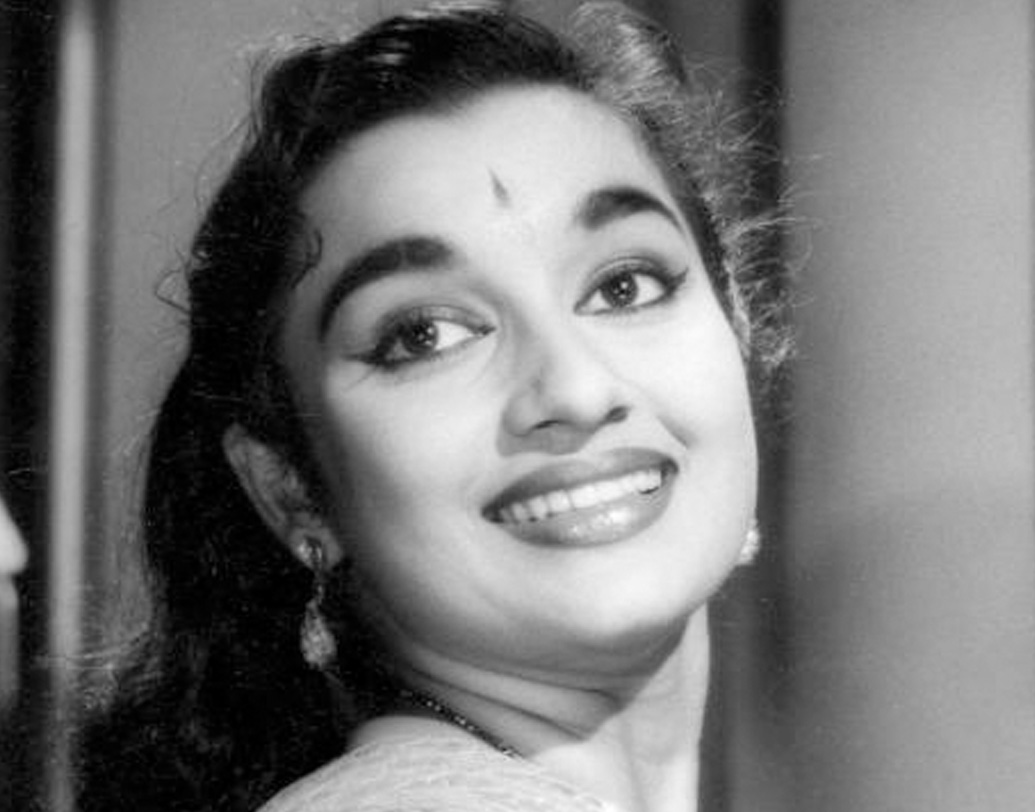 বিয়ে না করায় বিন্দুমাত্র অনুশোচনা নেই আশার। জানিয়েছেন, বন্ধুবান্ধবদের নিয়ে বেশ আছেন তিনি। তাঁদের সঙ্গেই কেটে যায় সময়। ওয়াহিদা রহমান এবং হেলেন, এই দুই অভিনেত্রী আশার ঘনিষ্ঠ বান্ধবী। বিগত কয়েক দশক ধরে তাঁদের বন্ধুত্ব অটুট।