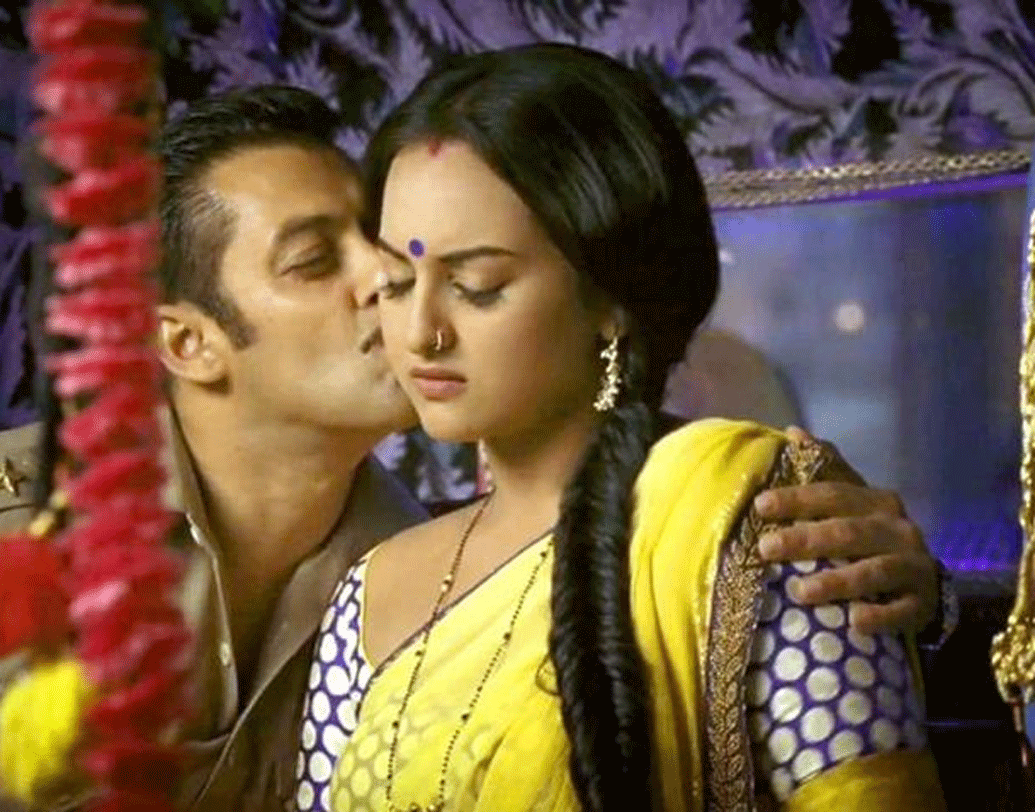 সোনাক্ষী সিনহার প্রথম ছবি ছিল দবং। চুলবুল পাণ্ডে ওরফে সলমন খানের বিপরীতে প্রথম ছবিতেই দর্শকদের মন জয় করে নিয়েছিলেন সোনাক্ষী। তাঁর কঠোর পরিশ্রম এবং অভিনয় দেখে 'কিক' ছবির পরিচালক তাঁকে এই ছবিতে নায়িকা হওয়ার অফার দেন।