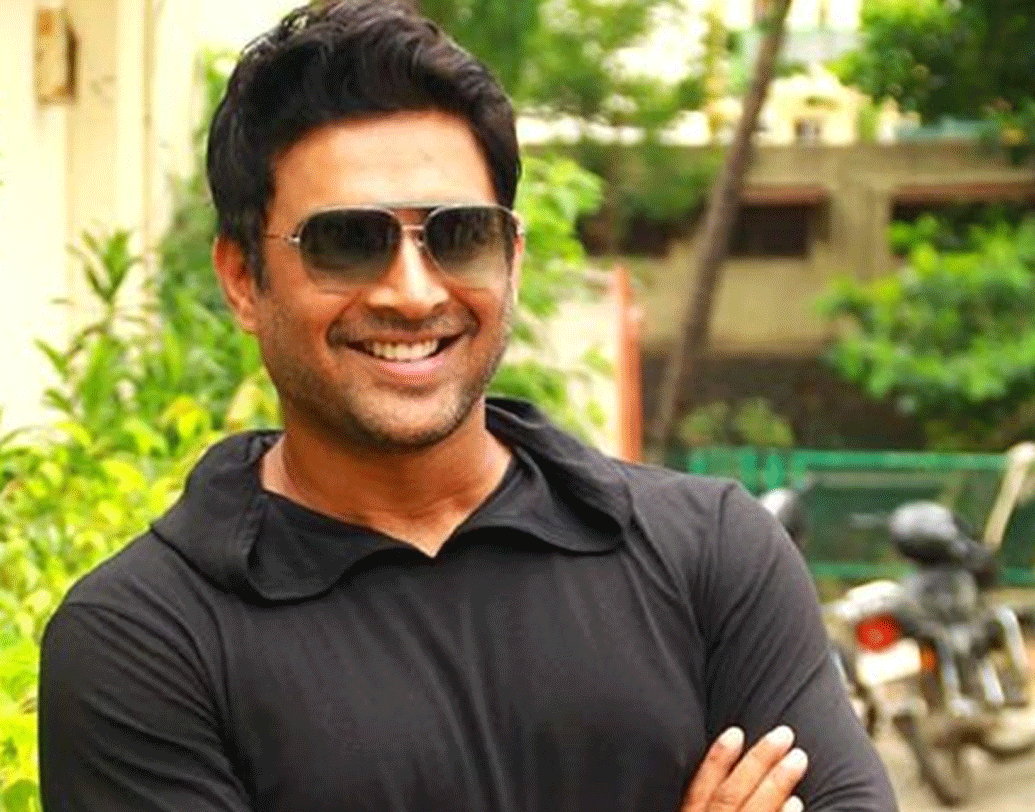 মাধবন এই ছবির জন্য দেড় কোটি টাকা চেয়েছিলেন। প্রযোজকের পক্ষে তা দেওয়া সম্ভব ছিল না। তাই তাঁর বদলে রাজকুমারকে নেন তিনি।