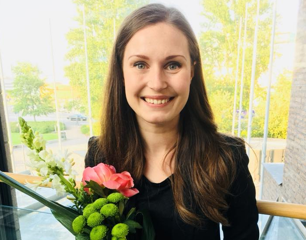 ফিনল্যান্ডের রাজধানী হেলসিঙ্কিতে সানার জন্ম ১৯৮৫ সালের ১৬ নভেম্বর। জন্মগত নাম সানা মিরেলা ম্যারিন। ১৯ বছর বয়সে ২০০৪ সালে তিনি হাই স্কুল উত্তীর্ণ হন। তিন বছর পরে স্নাতক হন ইউনিভার্সিটি অব ট্যাম্প্রে থেকে অ্যাডমিনিস্ট্রেটিভ সায়েন্সেস বিষয়ে। রাজনীতিতে প্রবেশ ২৭ বছর বয়সে।