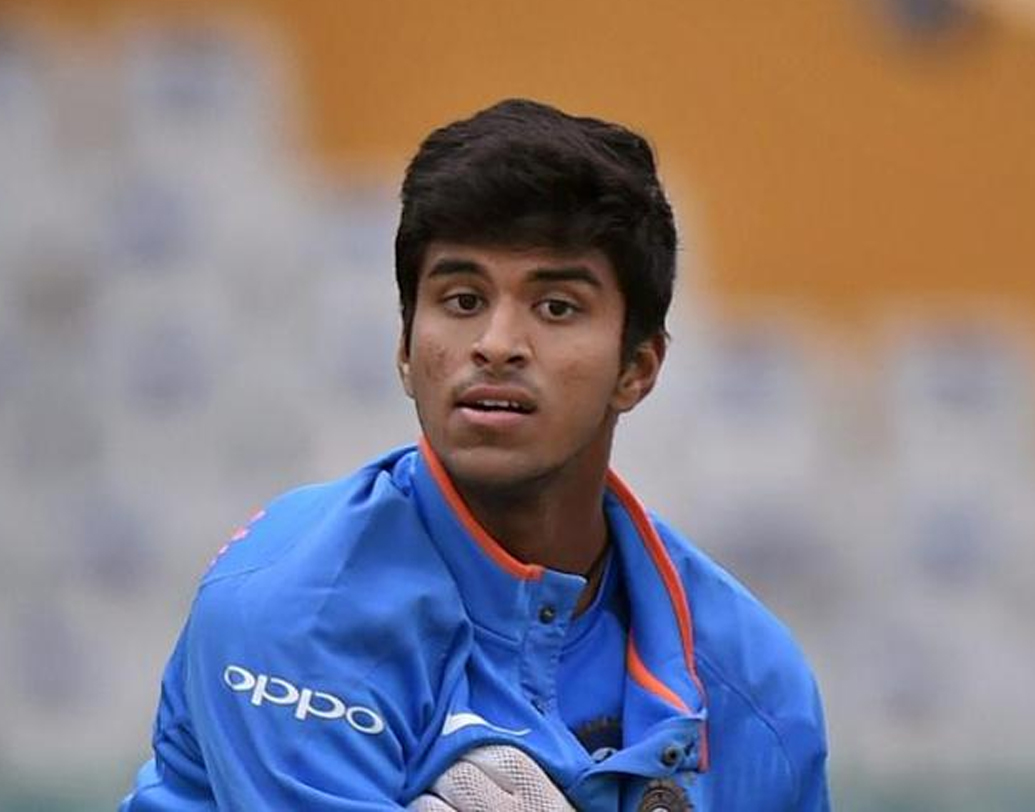 ওয়াশিংটন সুন্দর: টি-টোয়েন্টি ফরম্যাটে নিয়মিত পাওয়ারপ্লে ওভারে বল করছেন দক্ষতার সঙ্গে। ওয়েস্ট ইন্ডিজের বিরুদ্ধে তিন ওভার হাত ঘুরিয়ে ৩৪ রান দিয়ে মাত্র একটি উইকেট নেন তিনি। দ্বিতীয় টি টোয়েন্টি ম্যাচে ২৬ রান দিয়ে একটি উইকেট নেন। ফিল্ডিং করার সময়ে অবশ্য ক্যাচ ফস্কেছেন ওয়াশিংটন সুন্দর। তৃতীয় টি টোয়েন্টি ম্যাচে ওয়াশিংটন সুন্দর বল হাতে ওপেন করলেও অবাক হওয়ার থাকবে না।