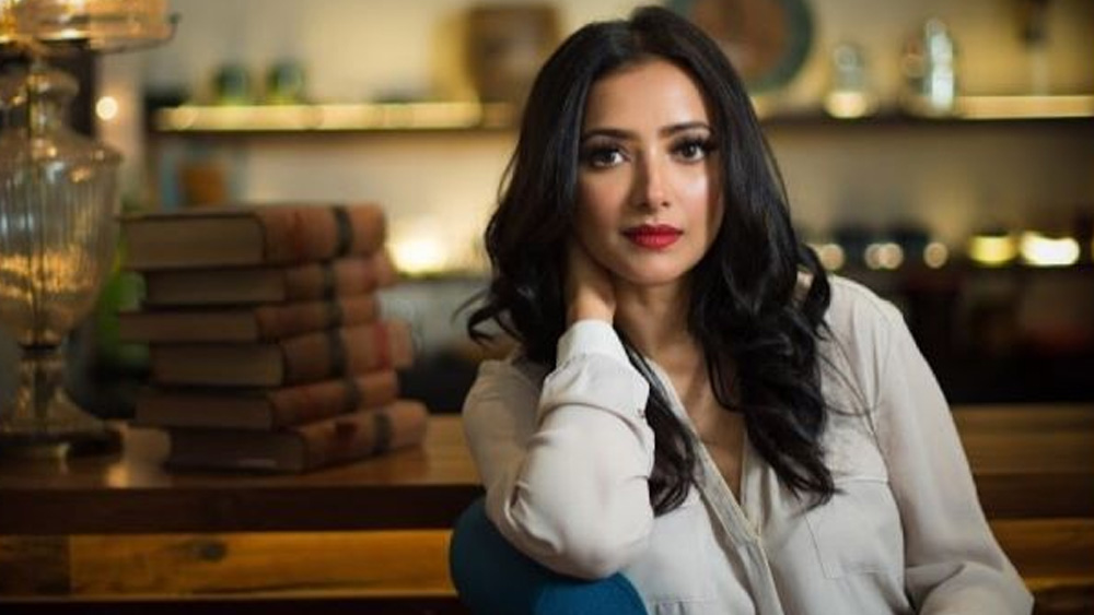 শিশুশিল্পী হিসেবে জাতীয় পুরস্কারজয়ী অভিনেত্রী শ্বেতা বসু প্রসাদের নামেও উঠেছিল মধুচক্রে জড়িত থাকার অভিযোগ। ২০১৪ সালের সেপ্টেম্বরের গোড়ায় হায়দরাবাদের একটি হোটেল থেকে যৌন ব্যবসায় জড়িত থাকার অভিযোগে শ্বেতাকে গ্রেফতার করেছিল পুলিশ। সে সময় সংবাদমাধ্যমে হায়দরাবাদ পুলিশের তরফেই শ্বেতার একটি বিবৃতি পাওয়া গিয়েছিল।