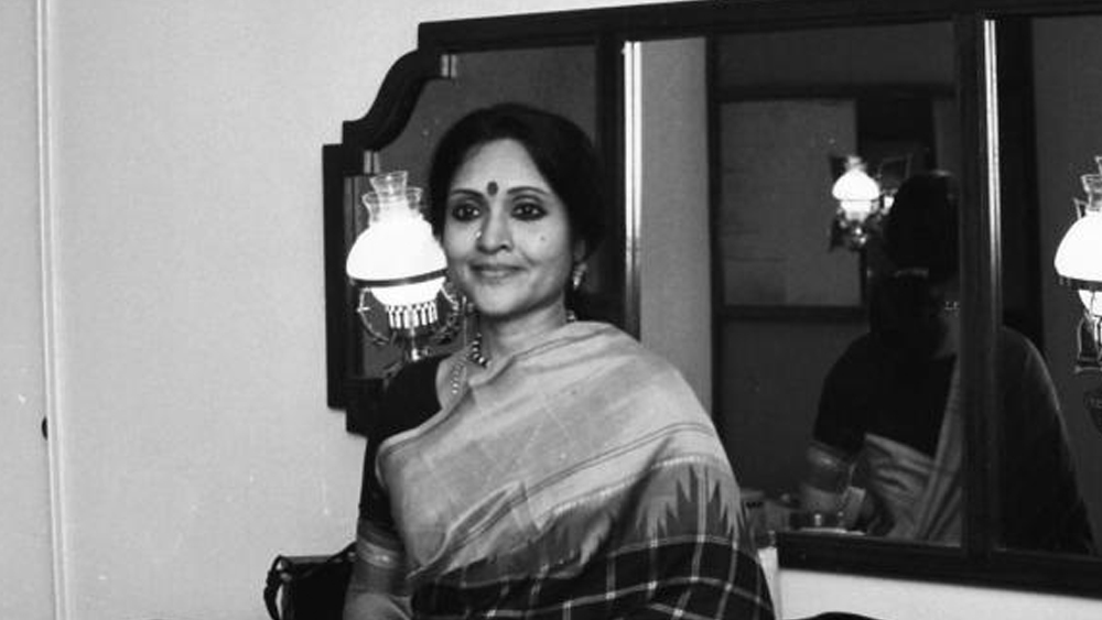 এ ক্ষেত্রে দক্ষিণ ভারতকে পথ প্রদর্শকও বলা যেতে পারে। বিভিন্ন সময় বিনোদন জগতের তারকারা এসেছেন রাজনীতিতে। 