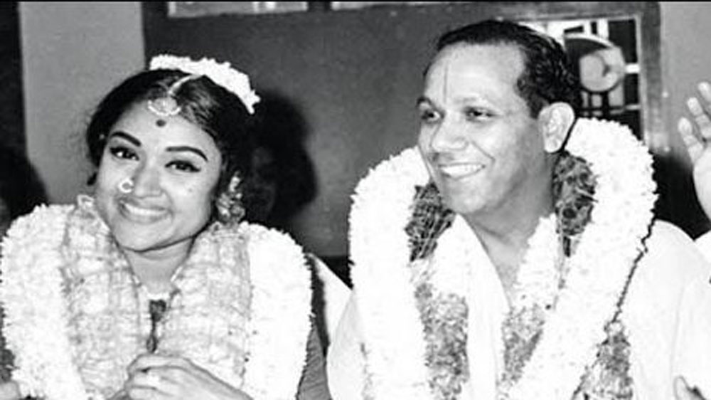 দিলীপ ও রাজেন্দ্র দু’জনে নায়কের সঙ্গে উত্তাল প্রেম থাকলেও কোনও প্রেমই পরিণতি পায় না। অবশেষে ১৯৬৮ সালে চিকিৎসক চমনলাল বালিকে বিয়ে করেন বৈজয়ন্তীমালা। ছেড়ে দেন চলচ্চিত্রজীবন। বরং বেশি সময়টা কাটাতে থাকেন নাচ ও পছন্দের গলফ খেলা নিয়ে। সংসার ও তাঁদের সন্তান সুচিন্দ্র বালিকে সময় দিতেই ব্যস্ত থাকেন তখন।