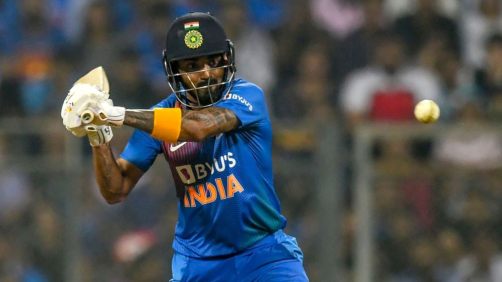 ওয়াংখেড়েতে এই ফরম্যাটে শেষ তিন ইনিংসে রাহুলের ব্যাট থেকে এল ২৮৫ রান। এই ম্যাচে তিনি করলেন ৯১। এর আগে ২০১৮ সালের আইপিএল ও ২০১৯ সালের আইপিএলে এই মাঠে তিনি করেছিলেন যথাক্রমে ৯৪ ও অপরাজিত ১০০। টি-টোয়েন্টি কেরিয়ারে এই নিয়ে দ্বিতীয় বার নব্বইয়ের ঘরে আউট হলেন তিনি। ম্যান অফ দ্য ম্যাচ হলেন তিনিই।