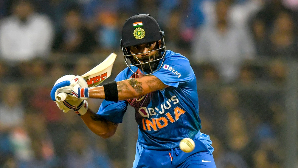 পঞ্চাশে পৌঁছতে কোহালির লেগেছিল ২১ বল। যা টি-টোয়েন্টিতে তাঁর দ্রততম। কোনও ভারতীয় ব্যাটসম্যানের ক্ষেত্রে এটা এই ফরম্যাটে পঞ্চম দ্রুততম। এর চেয়ে কম বলে তিন বার এই ফরম্যাটে পঞ্চাশ করেছেন যুবরাজ সিংহ। আর একবার করেছেন গৌতম গম্ভীর। কোহালি শেষ পর্যন্ত ২৯ বলে অপরাজিত থাকলেন ৭০ রানে। যার মধ্যে রয়েছে সাতটি ছয়।