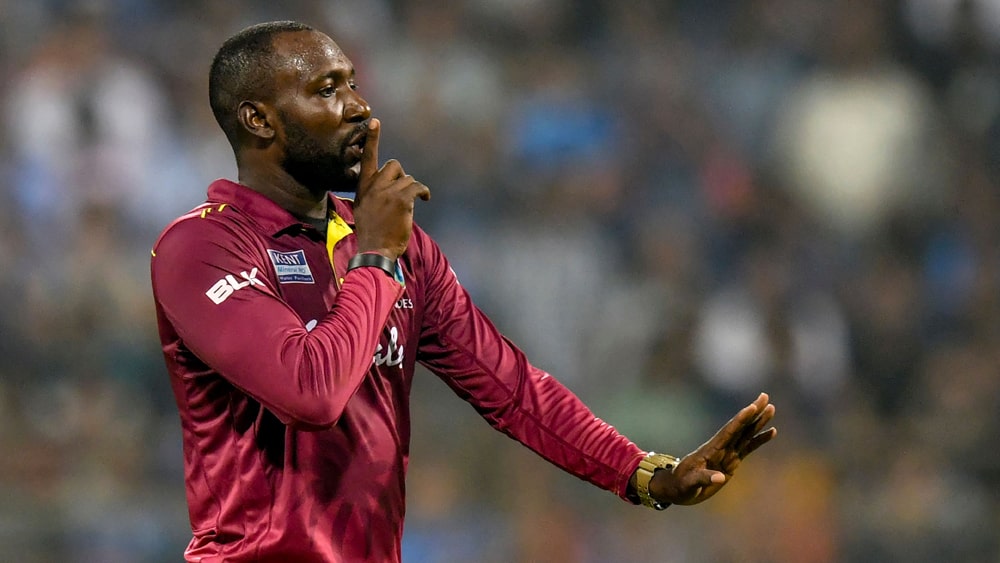 ক্যারিবিয়ান বোলারদের মধ্যে চার ওভারে ৫৪ রান দেন জেসন হোল্ডার। শেলডন কটরেন দেন ৪০ রান, নেন এক উইকেট। খারি পিয়েরে (দুই ওভারে ৩৫ রান), কিয়েরন পোলার্ড (দুই ওভারে ৩৩ রানে এক উইকেট), হেডেন ওয়ালশ (চার ওভারে ৩৮ রান) দেন। তুলনায় কেসরিক উইলিয়ামস (চার ওভারে ৩৭ রানে এক উইকেট) কিছুটা সমীহ কেড়েছিলেন।