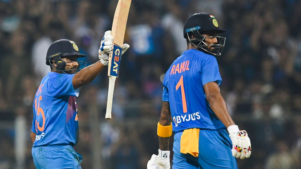 ওয়াংখেড়েতে প্রথমে ব্যাট করে তিন উইকেটে ২৪০ তুলেছিল ভারত। টি-টোয়েন্টিতে এর চেয়ে বেশি মাত্র দু’বার তুলেছে ভারত। ২০১৭ সালের ২২ ডিসেম্বর ইনদওরে শ্রীলঙ্কার বিরুদ্ধে পাঁচ উইকেটে ২৬০ তুলেছিল টিম ইন্ডিয়া। আর ২০১৬ সালের ২৭ অগস্ট লডারহিলে ওয়েস্ট ইন্ডিজের বিরুদ্ধে রান তাড়া করে চার উইকেটে ২৪৪ তুলেও হেরেছিল ভারত।