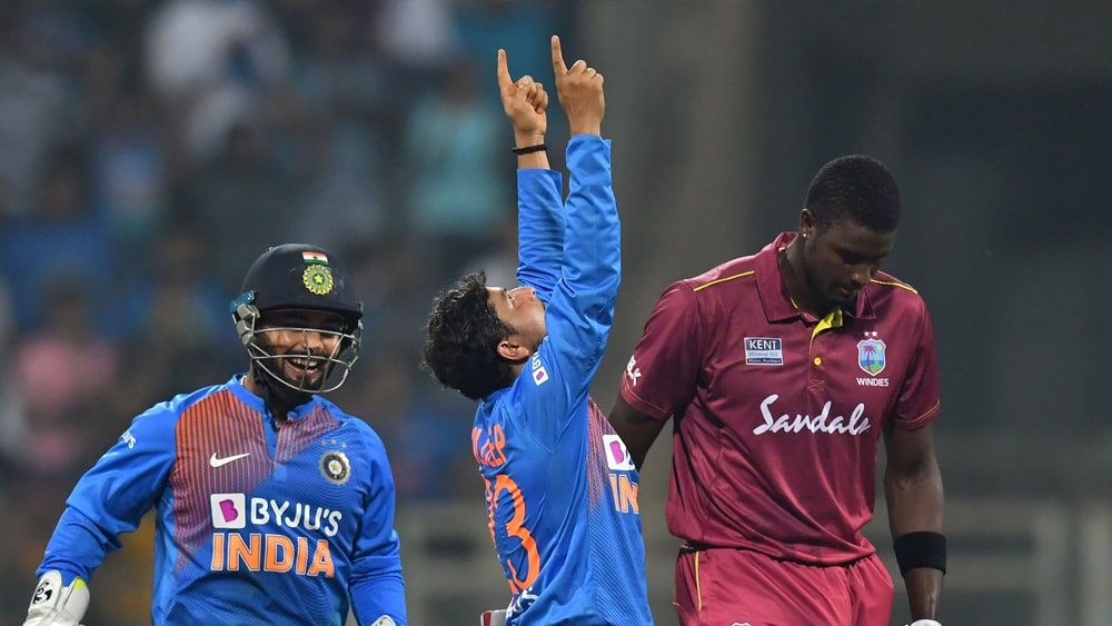 ভারতের চার জন বোলার দুটো করে উইকেট নিয়েছেন। দীপক চাহার ২০ রানে নিয়েছেন দুই উইকেট। মহম্মদ শামি (২৫ রানে দুই উইকেট), ভুবনেশ্বর কুমার (৪১ রানে দুই উইকেট) ও কুলদীপ যাদব (৪৫ রানে দুই উইকেট)। শিবম দুবে (তিন ওভারে ৩২ রান) ও ওয়াশিংটন সুন্দর (এক ওভারে পাঁচ রান) সাফল্য পাননি।