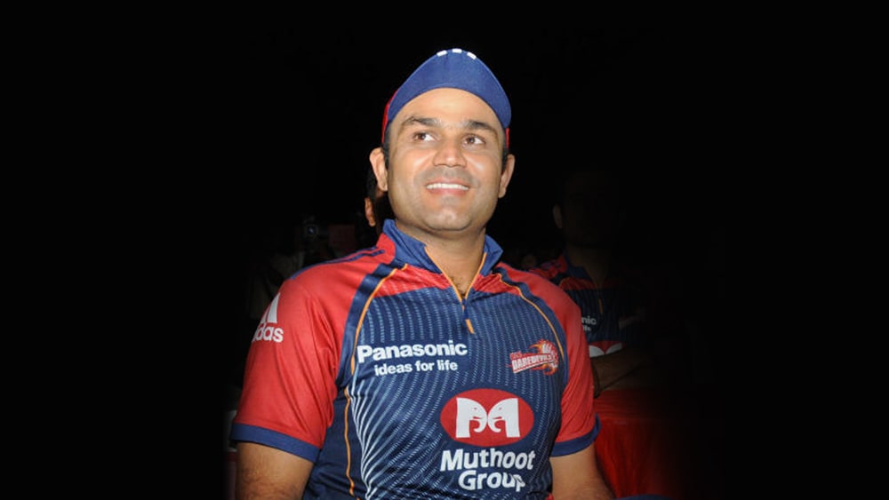 বীরেন্দ্র সহবাগ: আন্তর্জাতিক ক্রিকেটে খেলার দিক দিয়ে তুলনা হয় না নজফগড়ের সচিনের। ১০৪ টেস্ট ও ২৫১ ওয়ানডে খেলেছেন তিনি। যাতে যথাক্রমে ৮৫৮৬ ও ৮২৭৩ রান করেছেন। প্রথম ভারতীয় ক্রিকেটার হিসেবে টেস্টে ট্রিপল সেঞ্চুরি করেছেন তিনি। ক্রিকেটার হিসেবে বীরুর পারফরম্যান্সই সমীহ কেড়ে নেবে সবার।