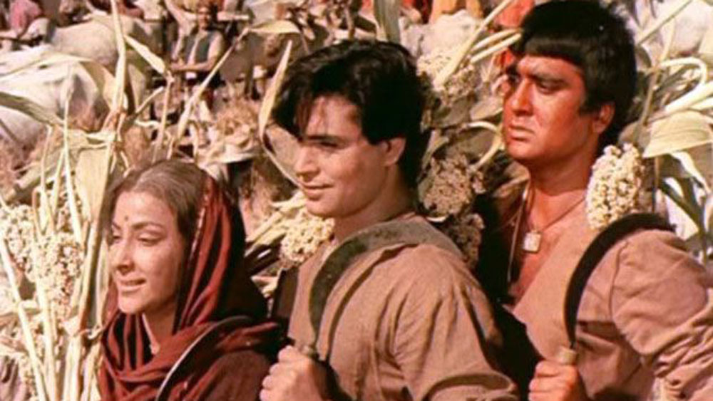 ‘জোগান’-এ তাঁর অভিনয় দেখে মুগ্ধ হন প্রযোজক দেবেন্দ্র গয়াল। তাঁর প্রযোজিত ছবি ‘বচন’ (১৯৫৫)-এ অভিনয়ের অফার দেন। সেখানেও  নজর কাড়েন তিনি। এর পর ১৯৫৭-য় নার্গিস দত্তর জীবনের অন্যতম সেরা ছবি মেহবুব খানের ‘মাদার ইন্ডিয়া’-তে তাঁর ছেলের ভূমিকায় অভিনয় করে ফিল্ম সমালোচক, সাধারণ দর্শক, প্রযোজক, পরিচালক সকলেরই প্রশংসা অর্জন করেন।