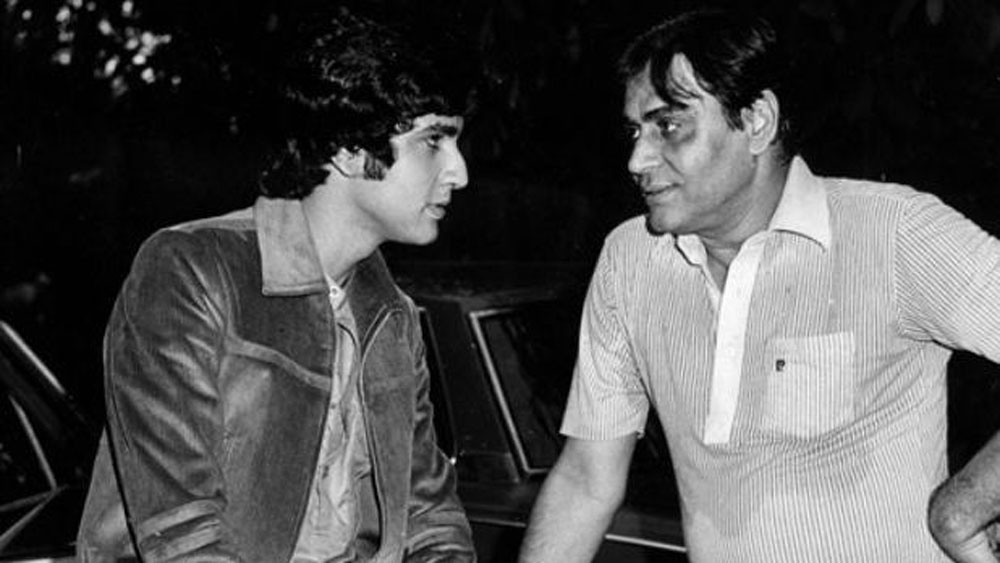 ছেলের ফিল্মি কেরিয়ারকে একটু গতি দিতেই ছবি প্রয়োজনার কাজে যুক্ত হন রাজেন্দ্র। ছেলে কুমার গৌরবকে নায়ক করে ১৯৮১-তে প্রয়োজনা করেন ‘লভ স্টোরি’। এই ছবিতে অভিনয়ও করেন তিনি। সিনেমাটি বিপুল জনপ্রিয় হয়। কিন্তু তার পর ‘নাম’ (১৯৮৬) ছাড়া কোনও ছবিতেই সে ভাবে দাগ কাটতে পারেননি প্রযোজক রাজেন্দ্র কুমার ও নায়ক কুমার গৌরবের জুটি।