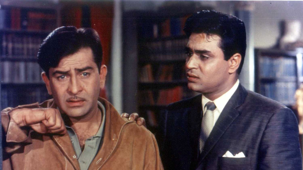 পেশাগত জীবনে বন্ধু রাজ কপূরের সঙ্গে এতটাই সখ্য তৈরি হয়েছিল যে, ছেলে কুমার গৌরবের বিয়ে ঠিক করেন রাজের মেয়ে রিমার সঙ্গে। যদিও সে বিয়ে টেকেনি। পরে সুনীল দত্ত ও নার্গিসের মেয়ে নম্রতাকে বিয়ে করেন কুমার গৌরব।