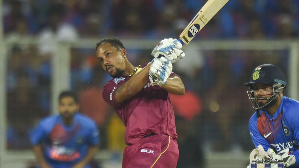 লেন্ডল সিমন্স: আইপিএলে দীর্ঘদিন ধরেই খেলছেন ক্যারিবিয়ান এই ওপেনার। এখনও পর্যন্ত ২৯ ম্যাচ খেলেছেন। করেছেন ১০৭৯ রান। মুম্বই ইন্ডিয়ান্সের প্রাক্তন ওপেনারের আইপিএলে সেঞ্চুরিও রয়েছে। এই সেঞ্চুরি এসেছিল ২০১৪ সালে কিংস ইলেভেন পঞ্জাবের বিরুদ্ধে। তবে মুম্বই ইন্ডিয়ান্স ছেড়ে দেওয়ার পর আইপিএলে তিনি আর খেলেননি।