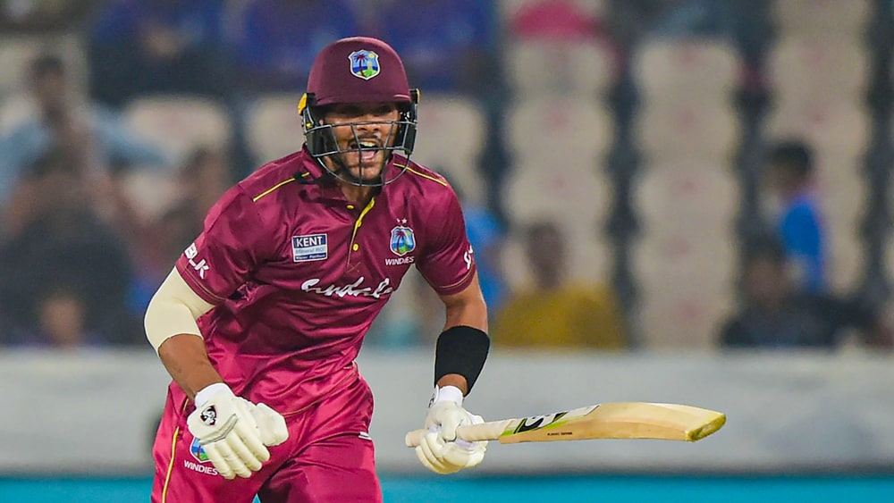 গায়ানা আমাজন ওয়ারিয়র্সের হয়ে ১২ ম্যাচে ৫৫.১১ গড়ে ৪৯৬ রান করেছেন ব্রেন্ডন। এর মধ্যে ৭২ বলে ১৩২ রানের বিধ্বংসী ইনিংসও রয়েছে। কলকাতা যদি তাঁকে নেয়, তবে বিকল্প উইকেটকিপার হিসেবেও ব্যবহার করতে পারে। যে কাজটা রবিন উথাপ্পা করতেন, সেই ভূমিকায় দেখা যেতেই পারে তাঁকে।