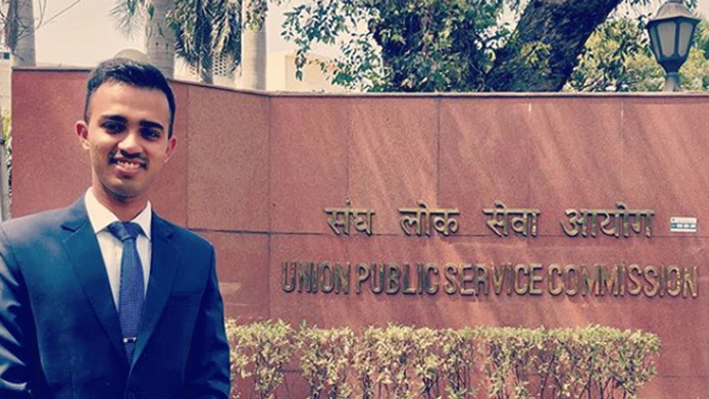 পরে অনেক দরজায় ঘুরে ইলেক্ট্রিশিয়ানের কাজ জোগার করেন সাফিনের বাবা। আর তাঁর মা হোটেল-রেস্তোরাঁয় রুটি বানিয়ে উপার্জন শুরু করেন।