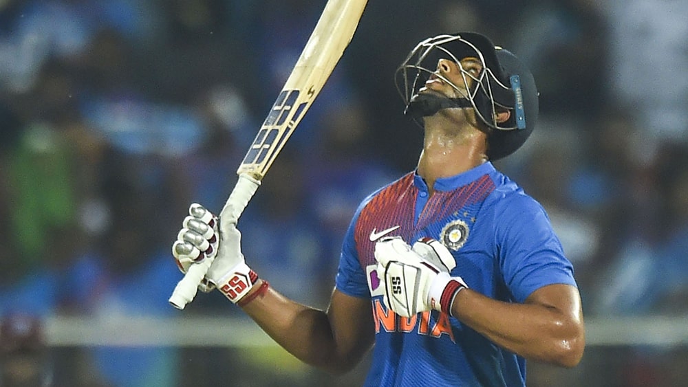 শিবম দুবে: হার্দিক পাণ্ড্য নেই। ফলে সুযোগ পেয়েছেন মুম্বইয়ের আক্রমণাত্মক অলরাউন্ডার শিবম দুবে। ওয়েস্ট ইন্ডিজের বিরুদ্ধে সদ্য সমাপ্ত টি টোয়েন্টি সিরিজের দ্বিতীয় ম্যাচে জ্বলে উঠেছিলেন শিবম দুবে। ওয়ানডে সিরিজে ব্যাটে-বলে তাঁর কাছ থেকে দাপুটে পারফরম্যান্স চাইছে টিম ম্যানেজমেন্ট।