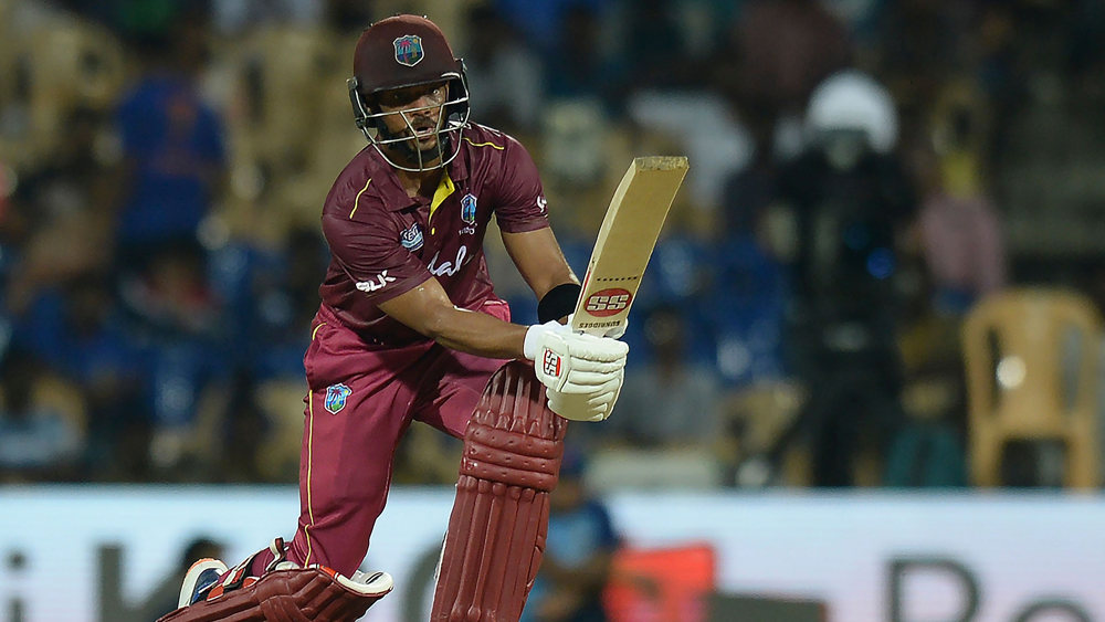 শেই হোপও করলেন সেঞ্চুরি। কিন্তু তার ব্যাটিং স্টাইল অন্যরকম। হেটমায়ার যখন ঝড় তুলছেন, হোপ তখন ধীরে-সুস্থে খেলে ম্যাচটাকে টেনে নিয়ে গেলেন শেষ পর্যন্ত। তুলনায় অনেক মন্থর খেললেন তিনি। পঞ্চাশ এল ৯২ বলে। ১০০ এল ১৪৯ বলে। কিন্তু শেষ পর্যন্ত থাকলেন তিনি। ফিরলেন দলকে জিতিয়ে।