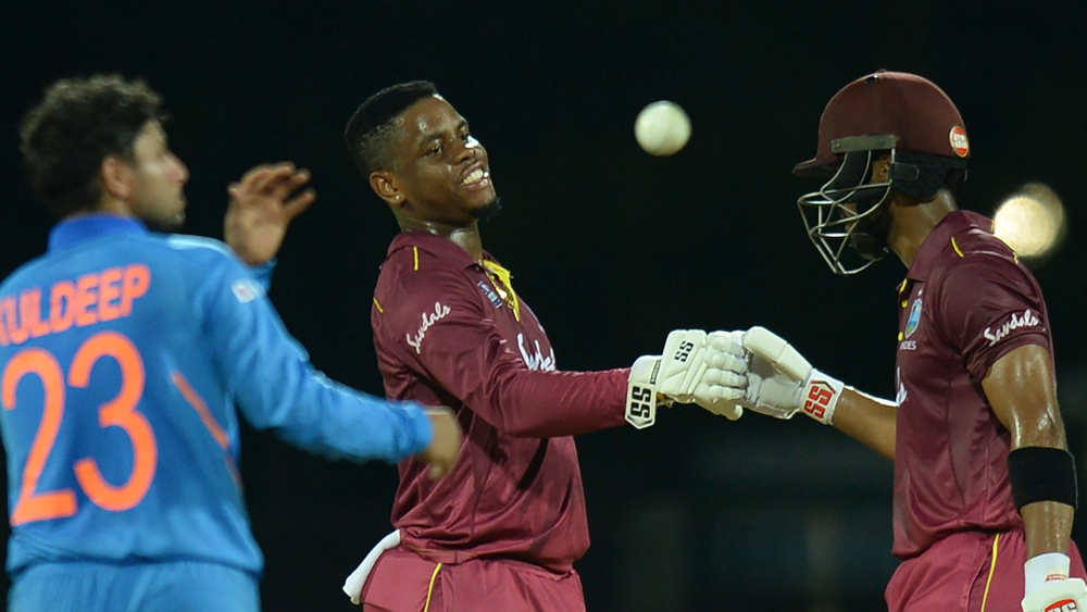 কুলদীপ চিপকে খারাপ বোলিং করেননি। কিন্তু ভাগ্য তাঁর সঙ্গে ছিল না। ব্যাটসম্যানকে বেশ কয়েকবার পরাস্ত করেও উইকেট পাননি তিনি। তিনি ১০ ওভারে দিলেন ৪৫ রান। ভারতের সবচেয়ে কৃপণ বোলার তিনিই। কিন্তু তাঁর কাছে কৃপণতা নয়, উইকেট চাইছিল ভারত। সেটাই হল না।