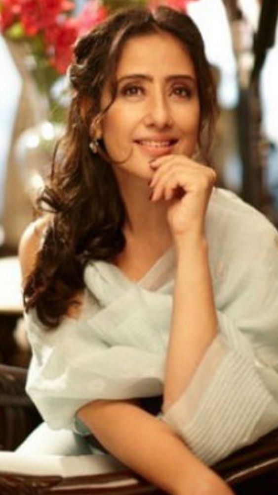 বারাণসীর বসন্তকন্যা মহাবিদ্যালয় থেকে দশম শ্রেণির পরীক্ষায় উত্তীর্ণ হন মনীষা। ক্লাস টেনের চূড়ান্ত পরীক্ষার পরে মজার ছলেই নেপালি ভাষার ছবিতে প্রথম অভিনয়। ১৯৮৯ সালে মুক্তি পায় সেই ছবি ‘ফেরি ভেতৌলা’।