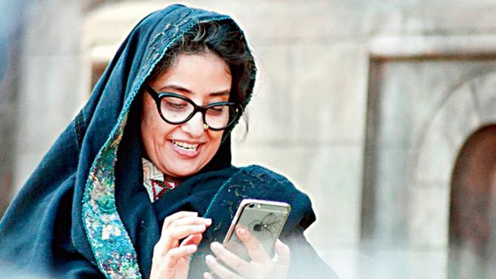 কিন্তু এরপর একটানা ব্যর্থতা। ‘ফার্স্ট লভ লেটার’, ‘আনমোল’ এবং ‘ধনবান’ মুখ থুবড়ে পড়ে বক্স অফিসে। প্রযোজকদের কাছে মনীষার পরিচয় হয়ে যায় ‘অপয়া’।