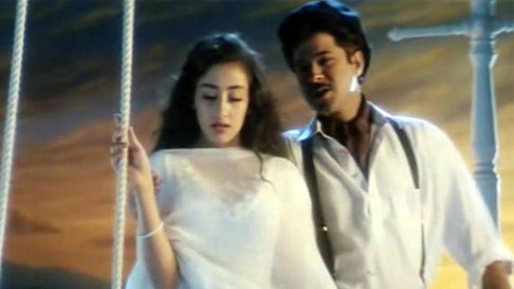 বক্স অফিসে সফল না হলেও এই ছবিটি অনেক দিক দিয়ে তাৎপর্যপূর্ণ। হিন্দি সিনেমার ইতিহাসে এই ছবিটি প্রথম ‘ইউনিভার্সাল/অ্যাডাল্ট’ তকমা পায়। রাহুল দেব বর্মণের শেষ তথা অন্যতম শ্রেষ্ঠ কাজ এই ছবিতেই। বলা যায়, ‘১৯৪২ এ লভ স্টোরি’ ছিল আর ডি বর্মনের ‘শেষের কবিতা’।