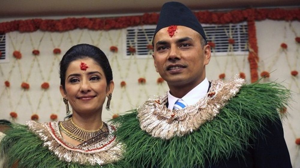 ২০১০ সালের ১৯ জুন মনীষা বিয়ে করে নেপালি শিল্পপতি সম্রাট দাহালকে। তাঁদের আলাপ হয়েছিল ফেসবুকে। সনাতনী নেপালি রীতিতে বিয়ে করেন দু’জনে। মধুচন্দ্রিমা হয় ফ্লোরিডায়। কিন্তু দু’বছরের মাথায় ভেঙে যায় দাম্পত্য।