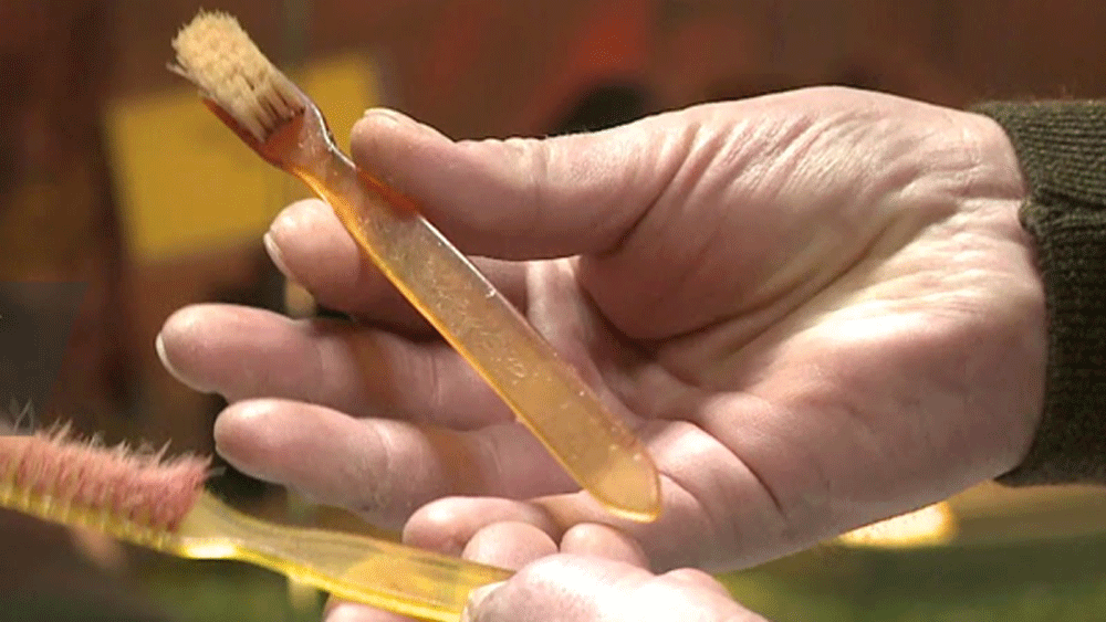 এ ছাড়াও কিছু প্লেট, প্রসাধনী সামগ্রী-সহ দৈনন্দিন জীবনে ব্যবহারযোগ্য বেশ কিছু জিনিস উদ্ধার হয়েছে। বিশেষজ্ঞরা জানিয়েছেন, এর বেশির ভাগই সেলুনে ব্যবহার্য সামগ্রী।