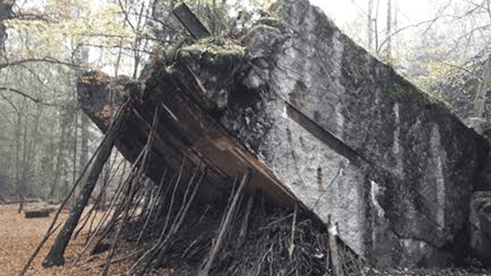 ঘাঁটি সুরক্ষিত রাখার জন্য ওই অঞ্চলের চারপাশে পোঁতা ছিল ল্যান্ডমাইন, যুদ্ধবিমান গুলি করে নামানোর জন্যও প্রস্তুত থাকত বাহিনী।