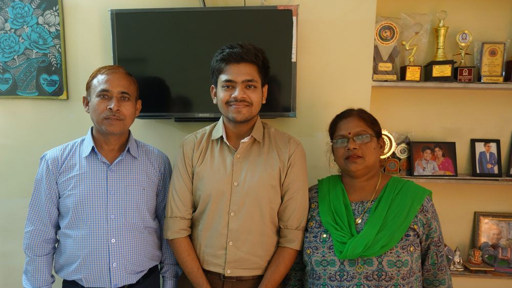 এত অল্প বয়সে এ রকম কঠিন পরীক্ষায় সাফল্যের কারণ কী? ময়ঙ্কপ্রতাপ জানিয়েছেন, তিনি রোজ ১২ থেকে ১৩ ঘণ্টা পড়াশোনা করতেন। আশা করেছিলেন, ফল ভাল হবে। সফল হয়ে উচ্ছ্বসিত তিনি।