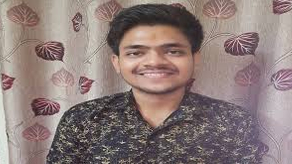 বন্ধুরা তাঁর সিদ্ধান্তে প্রথমে অবাক হয়ে গিয়েছিলেন। পরে মানিয়ে নিয়েছেন ময়ঙ্কের রীতির সঙ্গে।