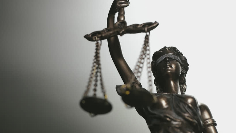 আইনের হাত ধরেই দেশবাসীর সেবা করতে চান ফেসবুক থেকে কয়েক যোজন দূরে থাকা এই তরুণ।