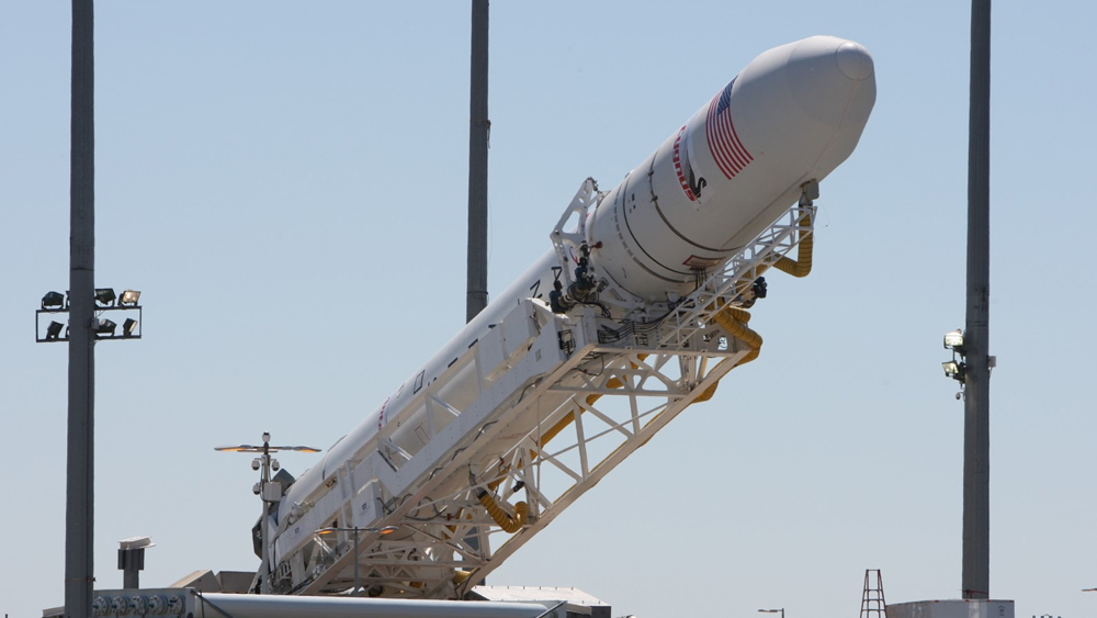 মানসিক রোগী মা আর ভাইয়ের দেখভালের ভার এখন সবটাই সামলাতে হয় তাকে। তার উপর যত্ন করে এগিয়ে নিয়ে চলেছেন নিজের পড়াশোনাটাও।