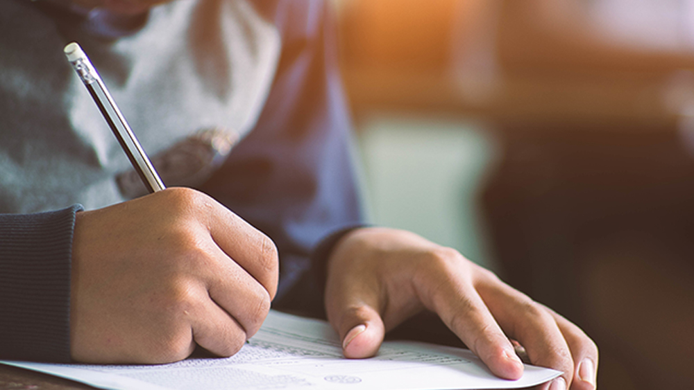 খবরটা দেখেই আর বসে থাকতে পারেনি সে। সব কাজ ফেলে দৌড়ে বাড়ি গিয়ে প্রতিযোগিতার জন্য ফর্ম ফিলআপ করে।