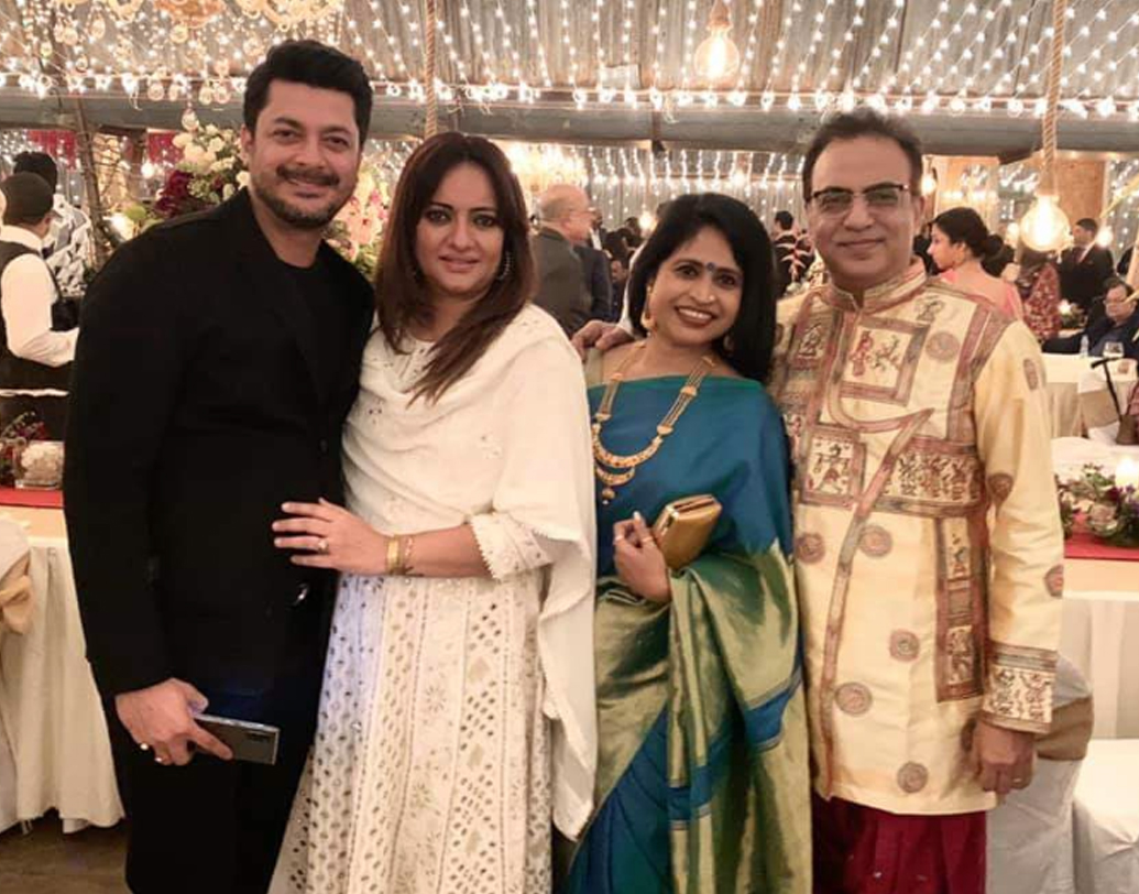 বহু বছর হয়েছে জুন প্রথম স্বামীকে ডিভোর্স দিয়েছেন। তারপর ছেলে শিবেন্দ্র এবং মেয়ে শিবাঙ্গীকে একা হাতে মানুষ করেছেন তিনি। কেরিয়ার এবং বাড়ি দুটোই খুব সুন্দর ভাবে সামলেছেন। অফুরন্ত এনার্জিতে ভরপুর জুন কখনও তাঁর কর্তব্য নিয়ে কোনও অভিযোগ উঠতে দেননি।