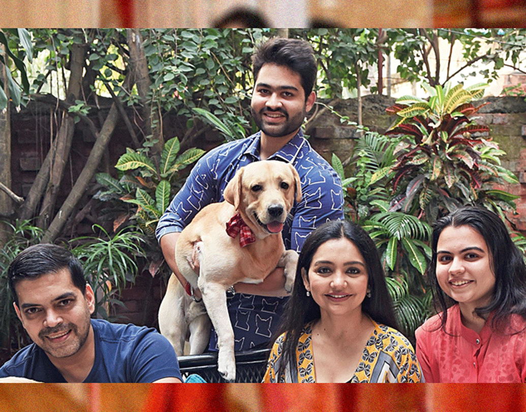 কলকাতায় আসার পর একবার কলকাতার একটি ক্রিকেট ক্লাবে জুনকে দেখেন তিনি। মিউচুয়াল ফ্রেন্ডদের মাধ্যমে দু’জনের পরিচয়। তবে খুব একটা কথাবার্তা হয়নি সে দিন।