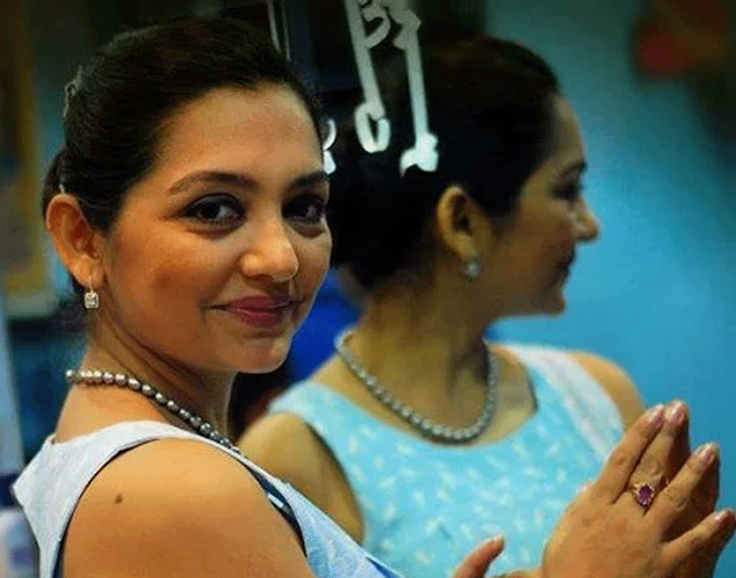 সৌরভকে প্রথম দেখাতেই জুনের বেশ ভাল লেগেছিল। সৌরভের কৌতূকরস জুনের মন ছুয়ে গিয়েছিল। পরে সৌরভই জুনকে ফোন এবং মেসেজ করতে শুরু করেন। সৌরভই প্রথম জুনকে ডিনার ডেটে আমন্ত্রণ জানান, এক সাক্ষাত্কারে তেমনটাই জানিয়েছিলেন জুন।