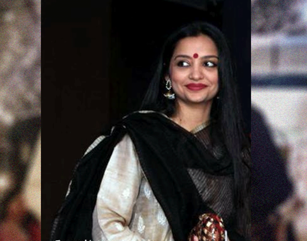 ক্রমশ তাঁদের ঘনিষ্ঠতা বাড়তে থাকে। দু’জনে একে অপরের খুব ভাল বন্ধু হয়ে ওঠেন। সৌরভের পরিবারের সঙ্গেও জুনের সম্পর্ক খুব ভাল।