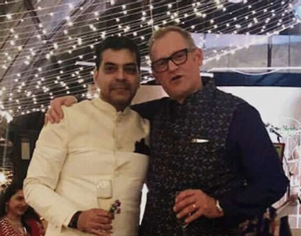 জুনের কোন দিকটা সবচেয়ে ভাল লেগেছিল সৌরভের? একজন পেশাদার অভিনেত্রী এবং দুই সন্তানের মা জুন। এই দু’দিক সমান ভাবে সামলানোর পরও এই ১৪ বছর সৌরভের জন্য সময় বার করে এসেছেন তিনি। সময় দিয়েছিলেন সৌরভের পরিবারকেও।